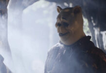 Winnie The Pooh aterrorizará desde la pantalla grande Aunque Winnie Pooh asesino será la figura central, Piglet (Puerquito en Latinoamérica) también se encuentra entre los personajes.