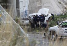 Camioneta cae de Periférico; hay un muerto y un herido Camioneta