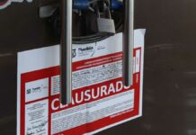 Van 320 clausuras de negocios por falta de documentación baños