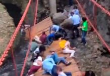 Alcalde de Cuernavaca cae durante reinauguración de puente colgante Morelos puente cuernavaca