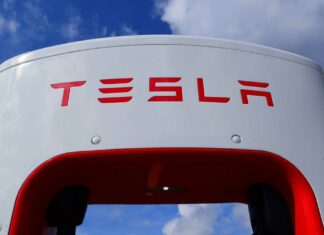 Musk exige en Tesla retomar trabajo presencial o renunciar Musk