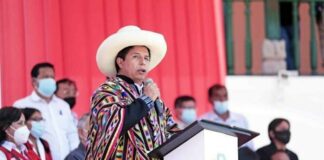 Presidente de Perú asiste a Fiscalía por caso de corrupción