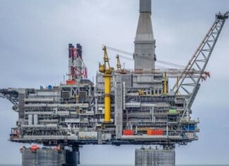 Rusia acusa a Ucrania de atacar plataformas petrolíferas en mar Negro