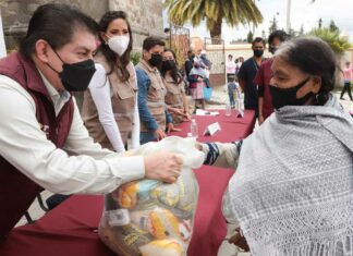 SEDIF otorga despensas a abuelitos de San Miguel Canoa SEDIF