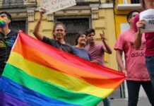 Terapias de conversión en Puebla se castigarán con cárcel y multa