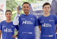 Presentan playera y medalla del Medio Maratón del Día del Papá