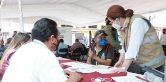 SEGOB brinda apoyo a ciudadano invidente en Chalchicomula