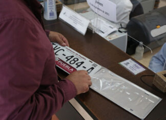 Darán beneficios a contribuyentes que intentaron reemplacar en Puebla automovilistas