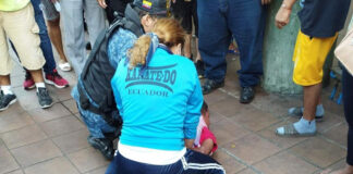 Campeona de MMA somete a novio golpeador en Ecuador