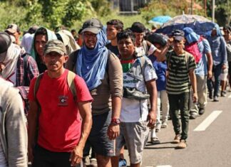 Caravana migrante sale rumbo a la Ciudad de México