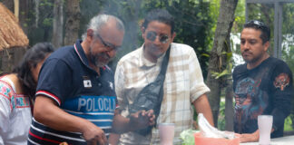 En Casa Puebla, SEDIF festeja a papás casa