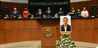 Rinden un minuto de silencio en San Lázaro por Daniel Picazo