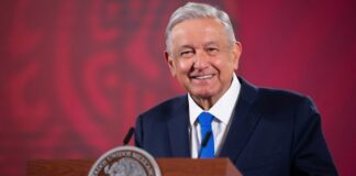 Eliminar constancia de situación fiscal, plantea AMLO