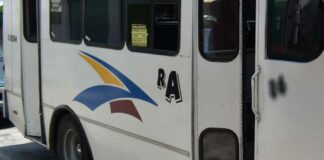 Hombres asaltan Ruta Azteca; golpean a mujer y abuelito Hombres