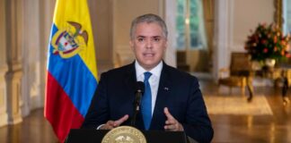 Condenan a presidente de Colombia a 5 días de arresto domiciliario