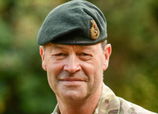 Jefe militar de Reino Unido llama a prepararse para 3a Guerra Mundial jefe