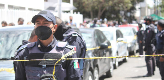 policías