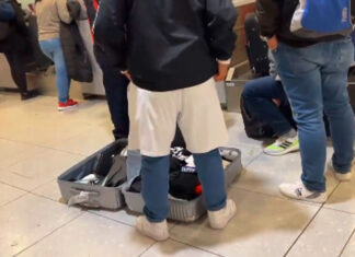 Turista se pone ropa de su equipaje para no pagar exceso turista