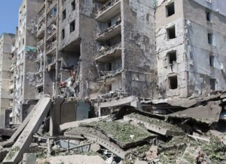Reportan 21 muertos tras bombardeo ruso en Serhiivka, Ucrania