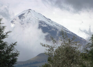 Alpinista holandesa herida tras caer del Pico de Orizaba Alpinista