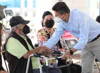 Eduardo Rivera entrega aparatos a 175 personas Eduardo