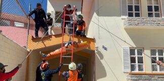 PC rescata a hombre lesionado y atrapado en un techo en El Mirador PC