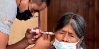 Beneficia SEDIF con aparatos auditivos a población en Xochitlán SEDIF