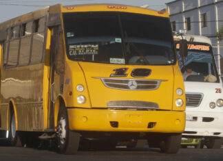 SMT sancionará a ruta 10 por chofer que se subió a camellón SMT