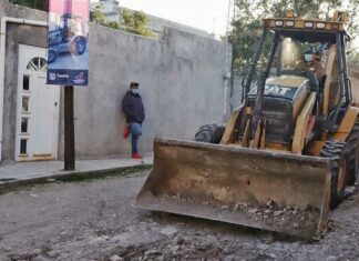 Vecinos y Ayuntamiento adoquinan calle de Totimehuacán Vecinos