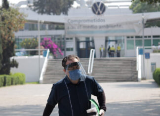 Sindicalizados rechazan acuerdo salarial con Volkswagen Volkswagen