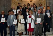 Alcalde reconoce como Visitantes Distinguidos a odontólogos internacionales