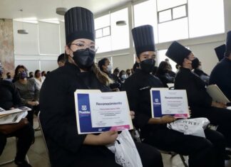 SMDIF gradúa a 28 alumnos de gastronomía y estilismo
