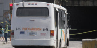 Microbús atropella a transeúnte en centro de Teziutlán bala