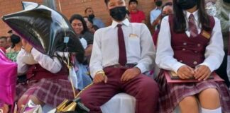 Joven recibe un borrego por regalo de graduación y se hace viral