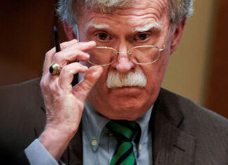 Exasesor de Trump admite que ayudó a organizar golpes de Estado exasesor