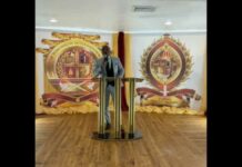 Asaltan a extravagante pastor en pleno culto en New York extravagante