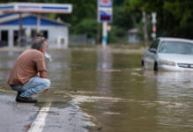 Suman 15 muertos por inundaciones en Kentucky, EU muertos