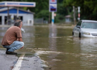 Suman 15 muertos por inundaciones en Kentucky, EU muertos