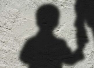 Vinculan a 4 personas por violencia familiar contra menores Personas