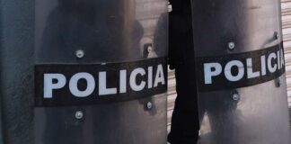 Pobladores atan a supuesto ladrón de corona de Virgen en Acajete Pobladores