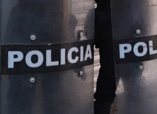 Pobladores atan a supuesto ladrón de corona de Virgen en Acajete Pobladores