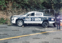 Policías de Zoquitlán vuelcan patrulla en Coxcatlán y salen heridos policías