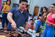 Samuel García y Mariana Rodríguez hacen carne asada en DIF samuel