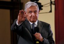 Propiciaron un “striptease” político en marcha a favor del INE: AMLO AMLO