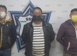 Detienen a 3 con aparente droga y arma en Texmelucan Droga