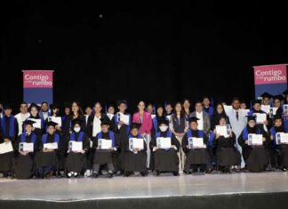 Estudiantes se gradúan de Centro de Día del SMDIF Estudiantes