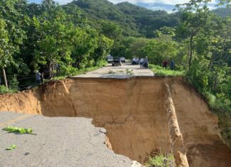 Se parte carretera en Guerrero ante las fuertes lluvias
