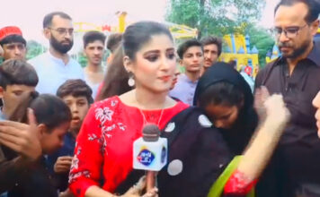 ¡Tómala! Reportera pakistaní cachetea a hombre frente a cámara Reportera