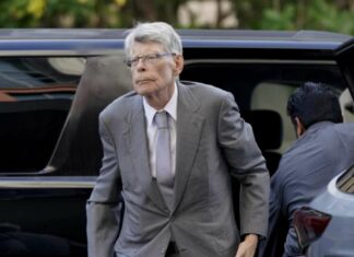 Stephen King declara contra fusión de editoriales Stephen