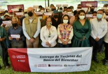 Entregan tarjetas del Banco de Bienestar a beneficiarios de Bienpesca en Puebla